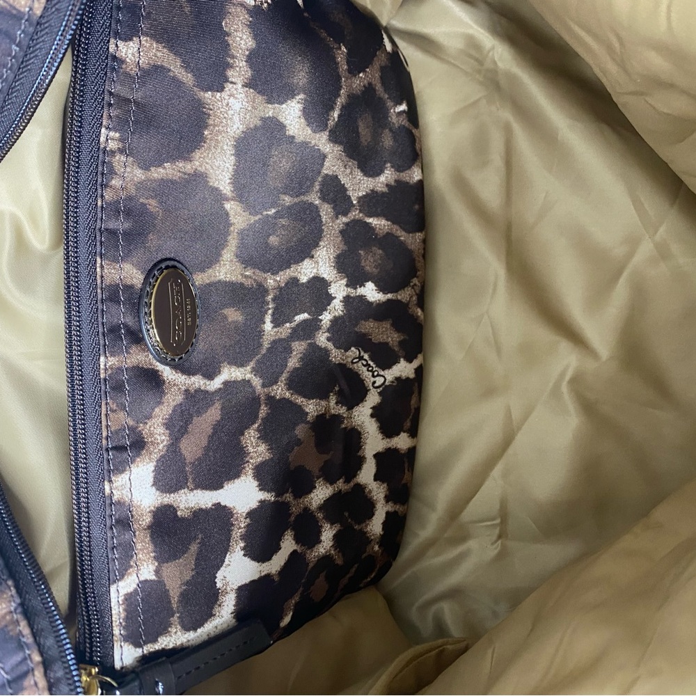 Authentic Cheetah/Leopard Coach tote/Shoulder bag W/Detachable Makeup Bag - Picture 11 of 15